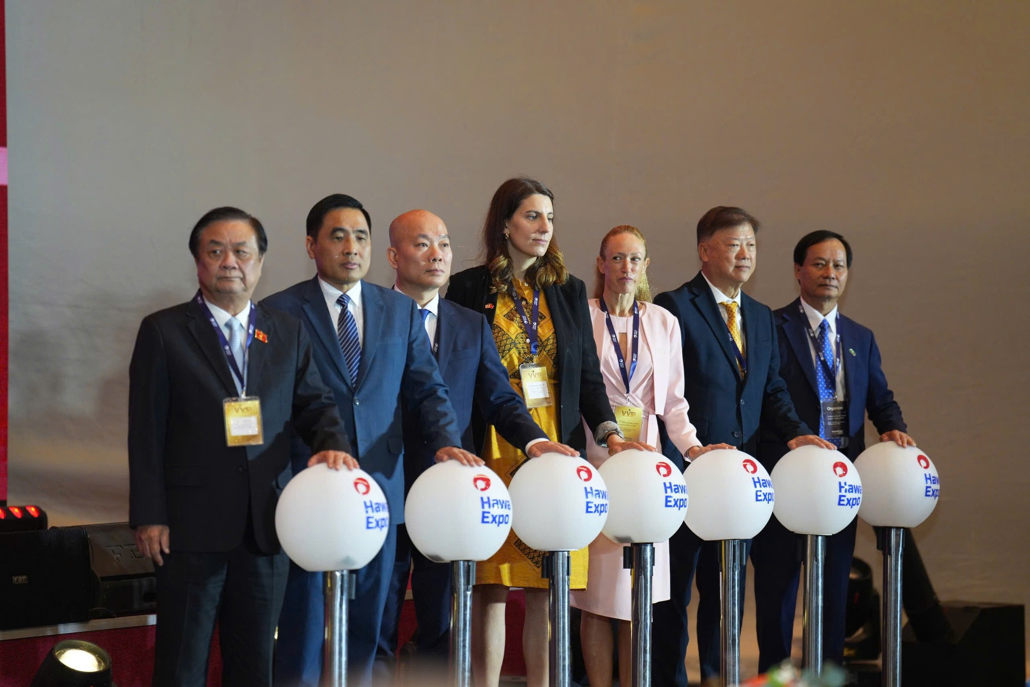 647142120 894460453426760 4168125482686875165 n